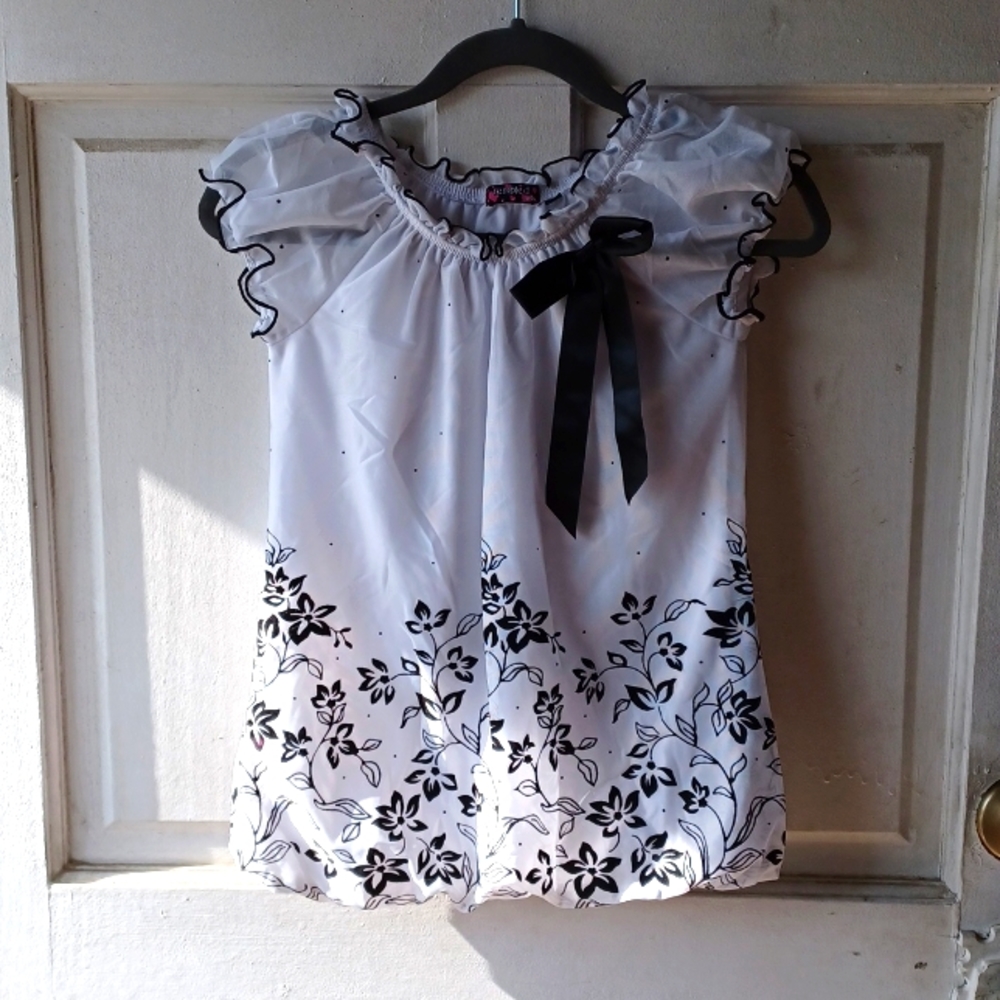 Tempted girl Black and White Floral Design Blouse Grils Medium